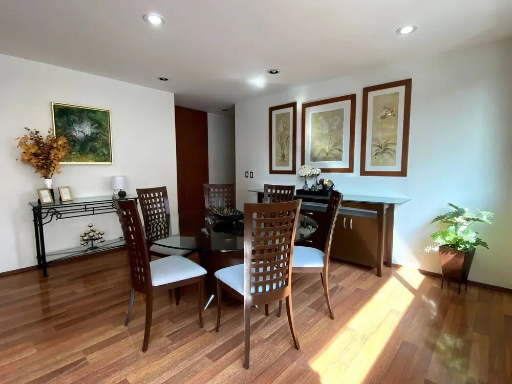 Large and Comfortable Apartment in Napoles Area Neighborhood