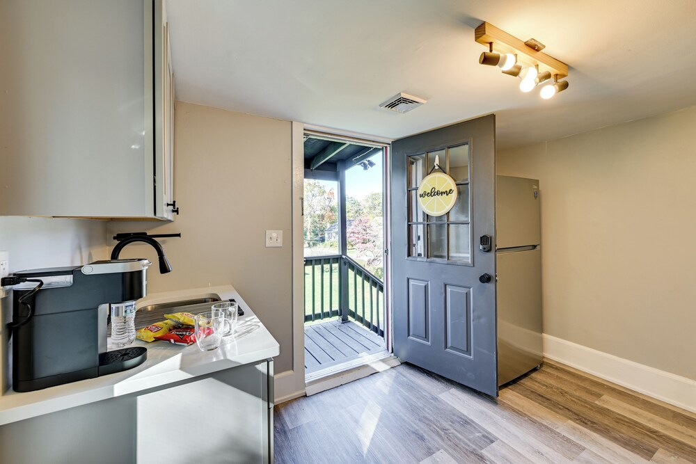 4 Mi to Waterfront: 2-unit Combo in Kingston!