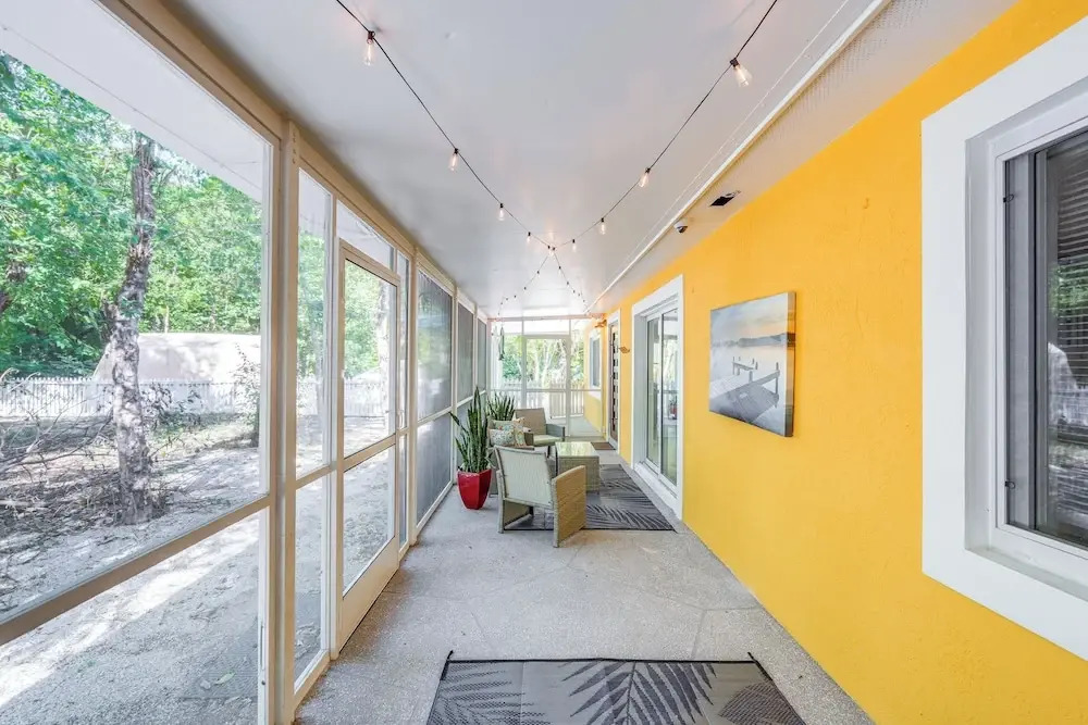 Walk to Harry Harris Beach: Modern Coastal Escape!