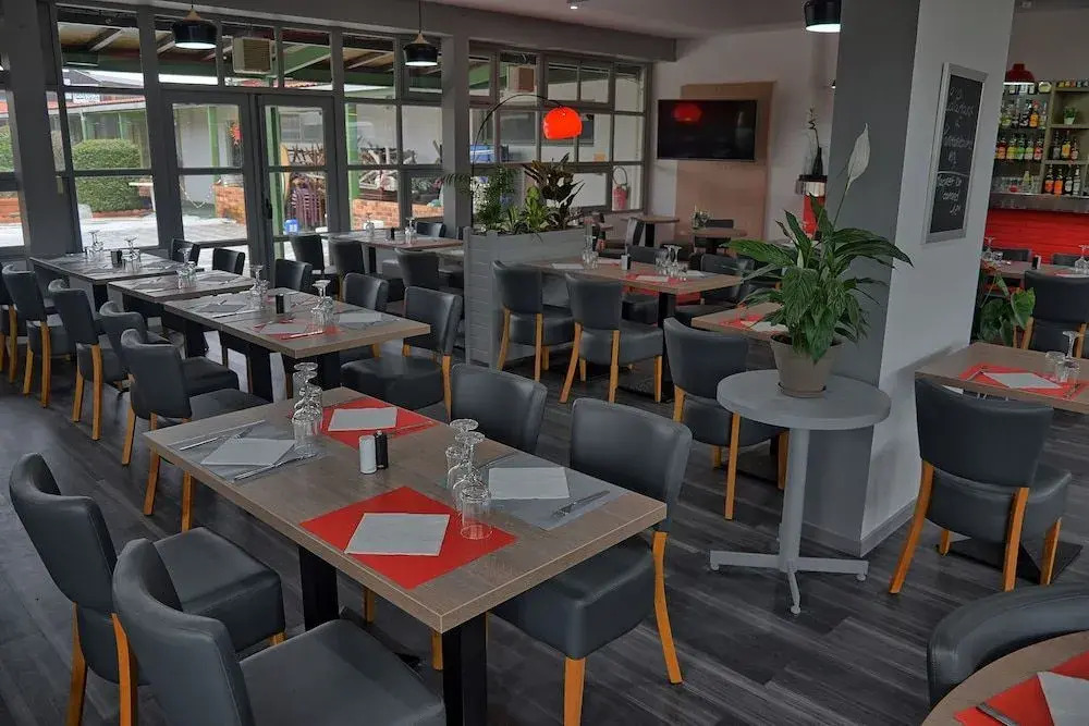 Hotel Restaurant Les Jardins DEpône