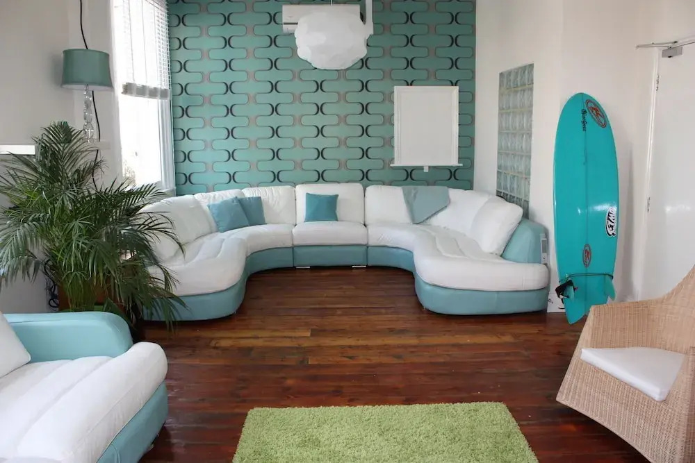 8 Bedroom Beach House, in Bournemouth and hot tub
