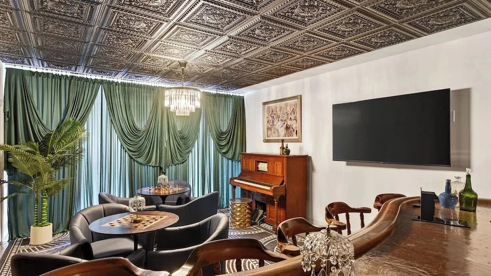 The Great Gatsby by Avantstay Hot Tub + Private Rooftop + Speakeasy Lounge + Firepit