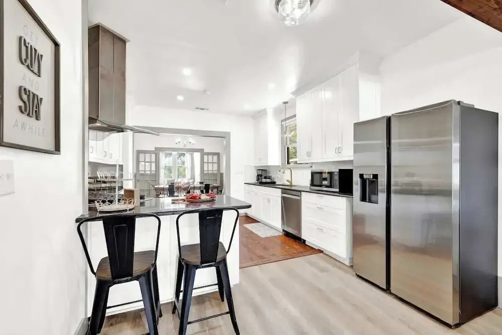 Brand New Private Pool and Hot-tub Near Main!