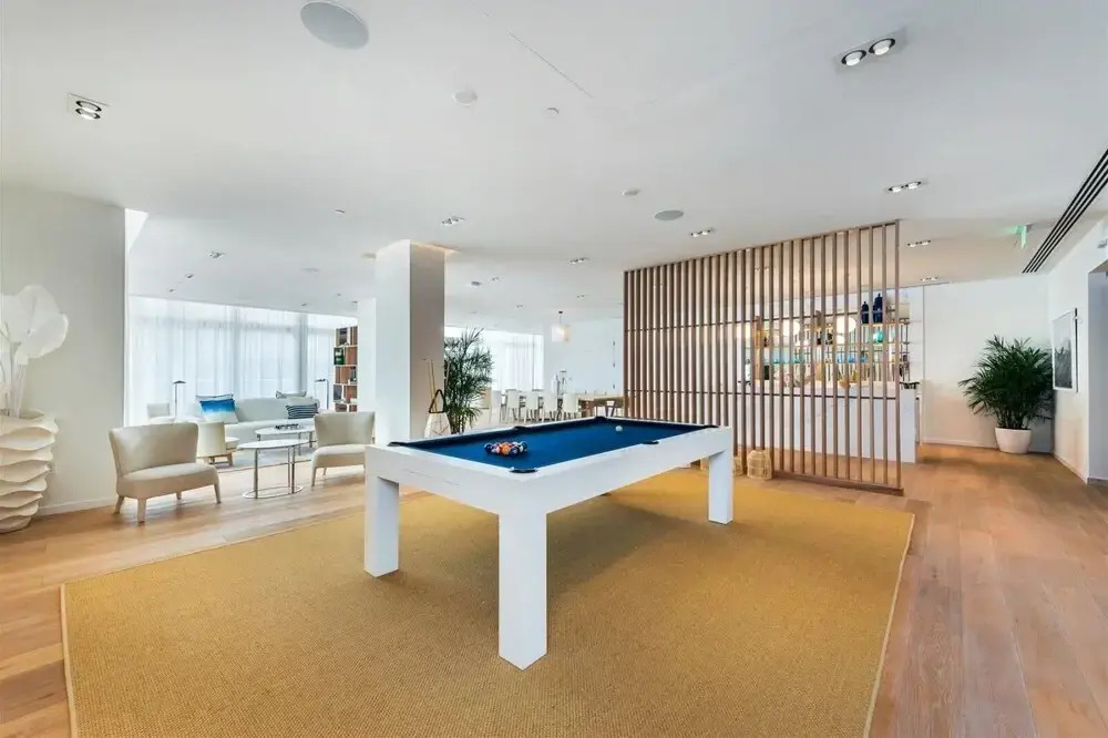 Top Fort Lauderdale Condo 7th Floor - Private and Sanitized, Hotel Amenities, Free Parking for Stays Over 27 Days, 400 ft From the Beach. Hosted by Super Host!