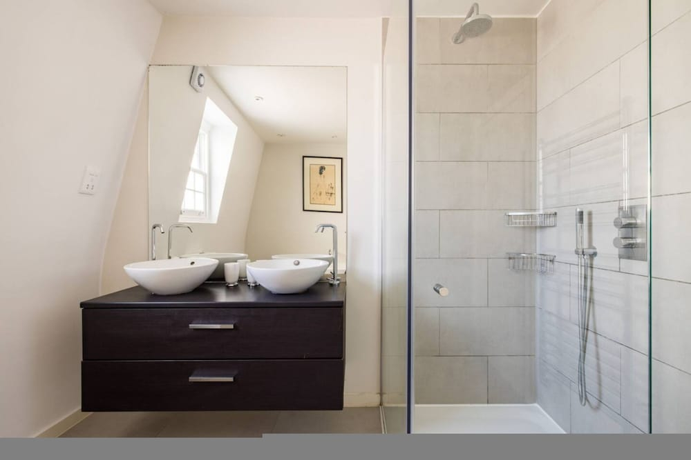 Prince Luxe 4 Bedroom House in Chelsea
