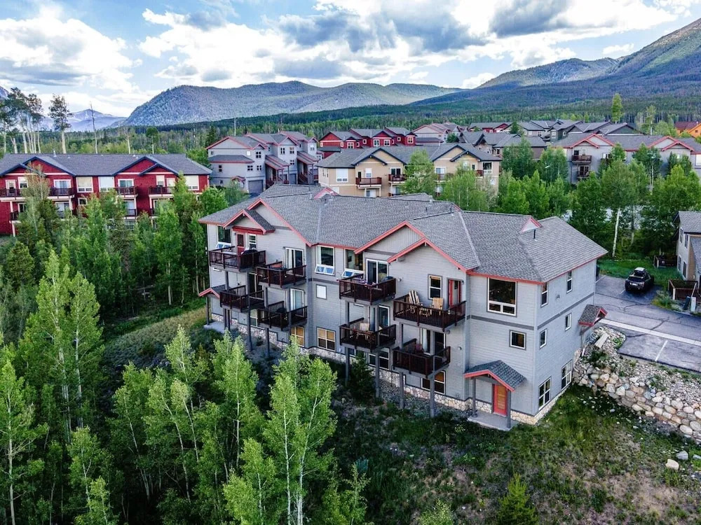 97A Exceptional Views, 4 BR, Central Location