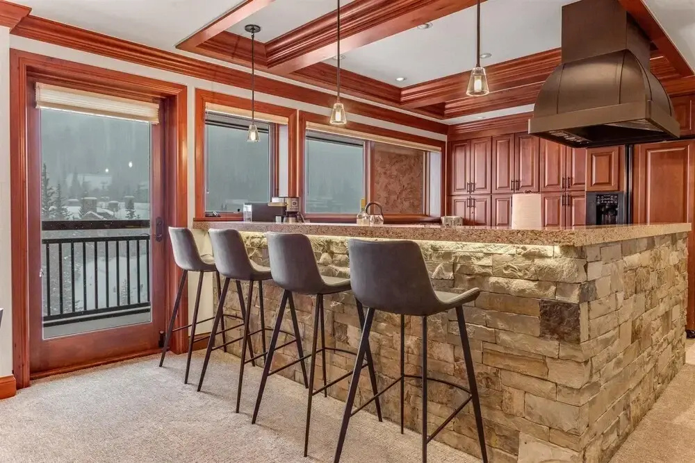 Exclusive 4 Bedroom Ski In, Ski Out Vacation Rental With Hot Tubs And Heated Outdoor Pool In Lionshead Village