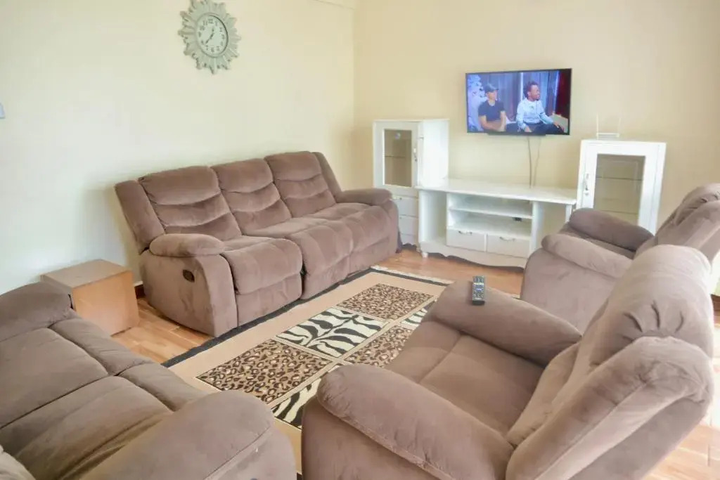 Up-Hill Rosslyn 1 bedroom Apartment
