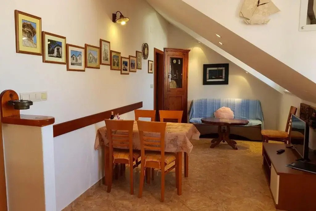 Seaview Apartment With Large Terrace Bol