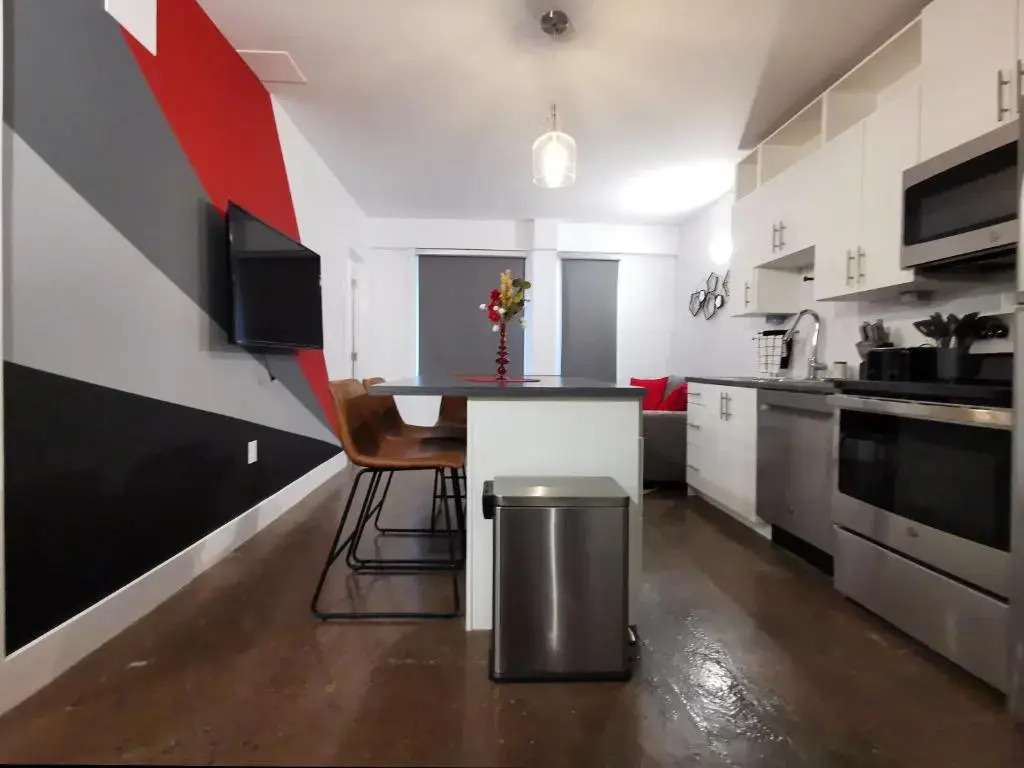 Cameo Hotel and Suites