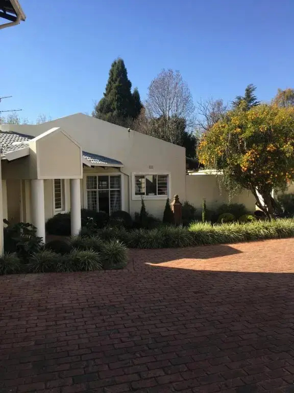 Vair's Place Guest House in Sandton Paulshof - Apartment, Lux Suites & Spa