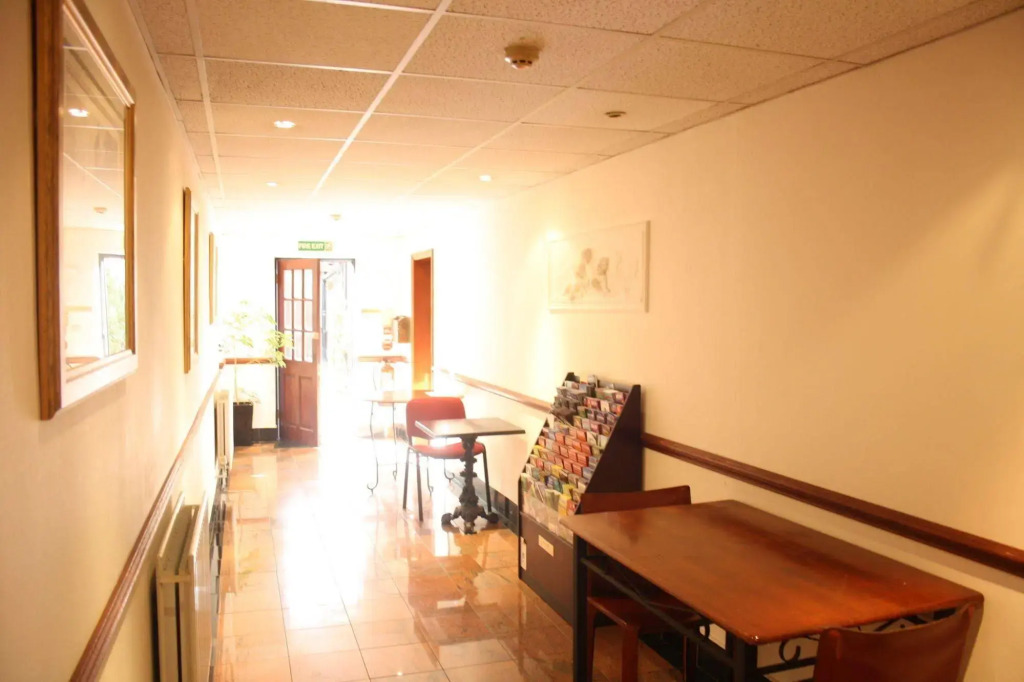 Kings Paget Hotel