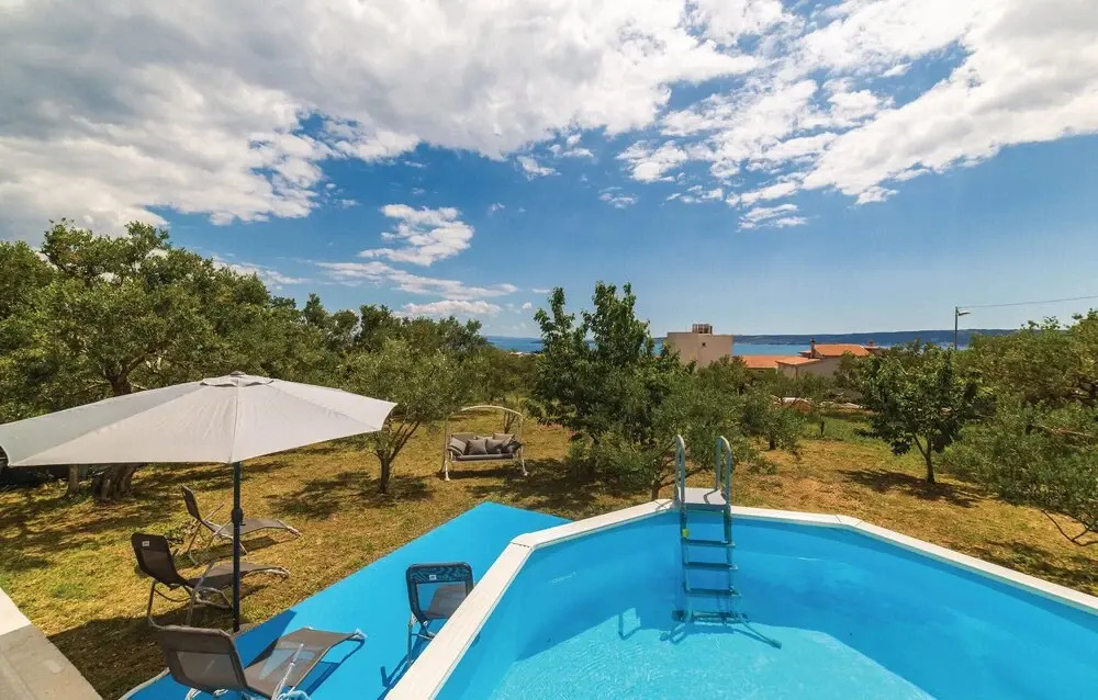 Three-Bedroom Holiday Home In Kastel Stari