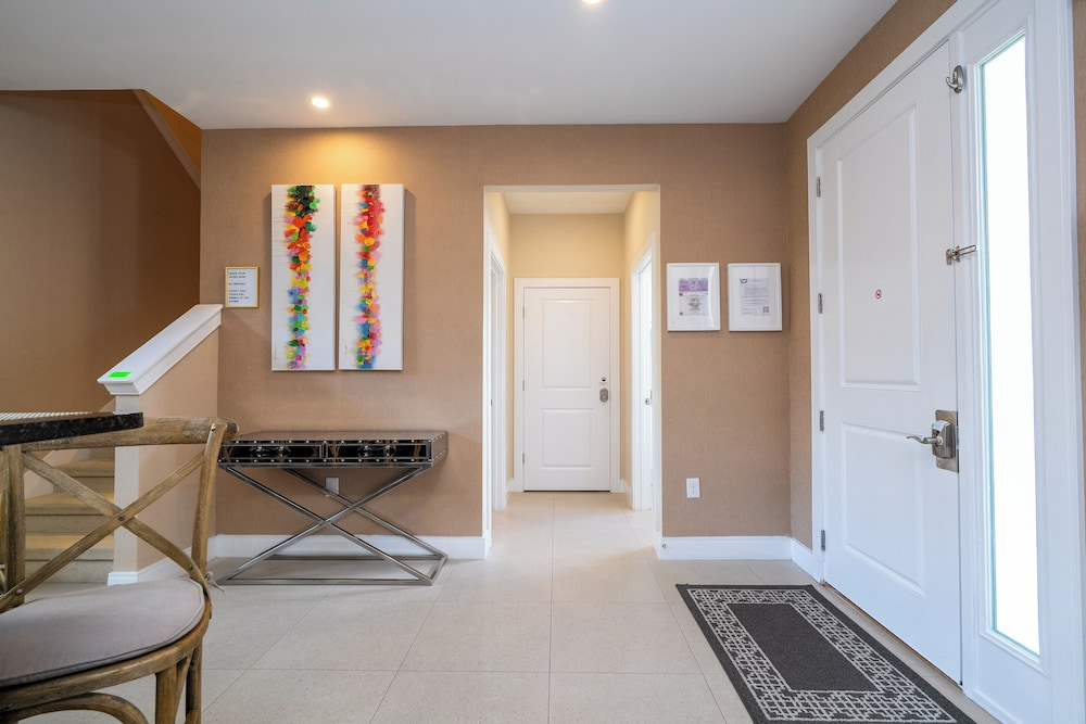 Modern Magic Village Home for 8 with Grill 3131