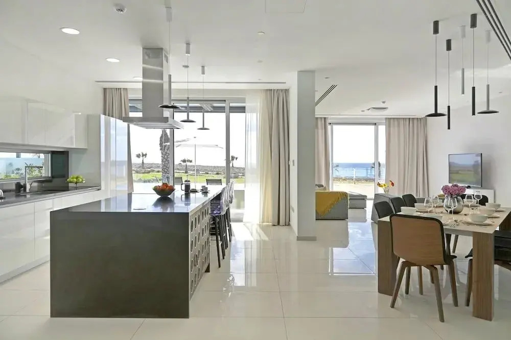 Beachfront Luxury Villa Glory