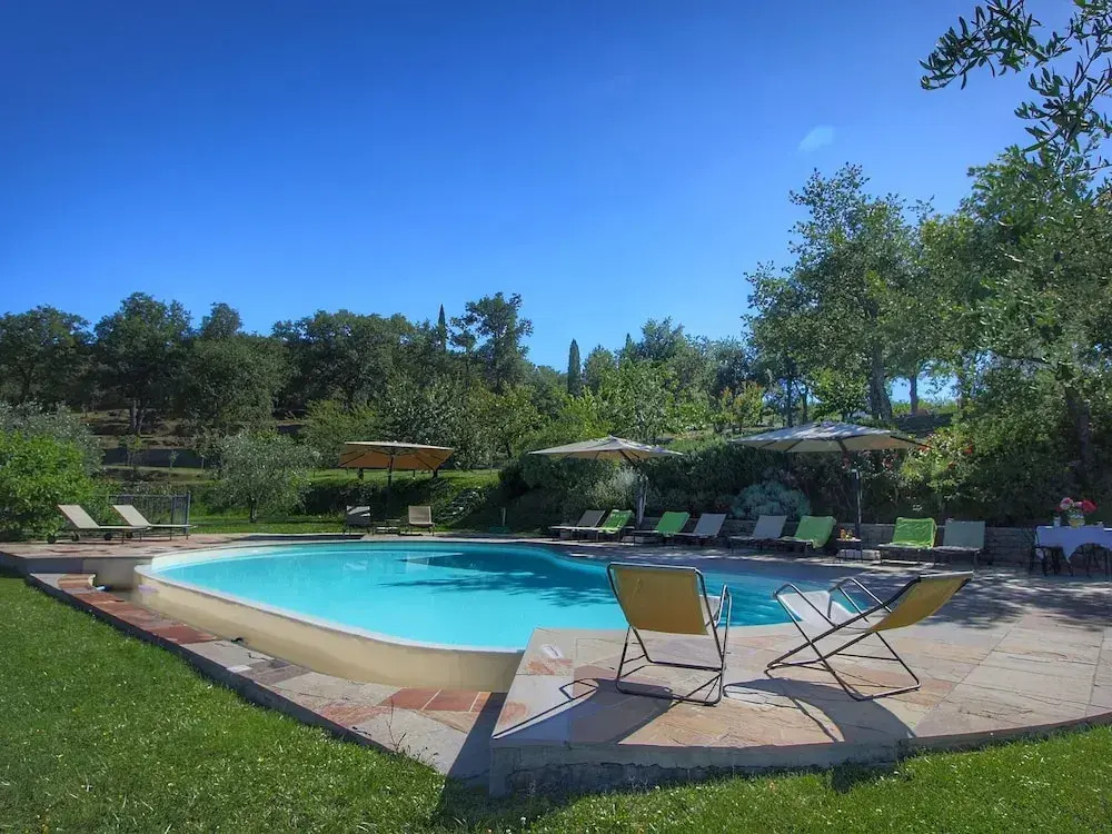 Majestic Farmhouse in Loro Ciuffenna with Pool