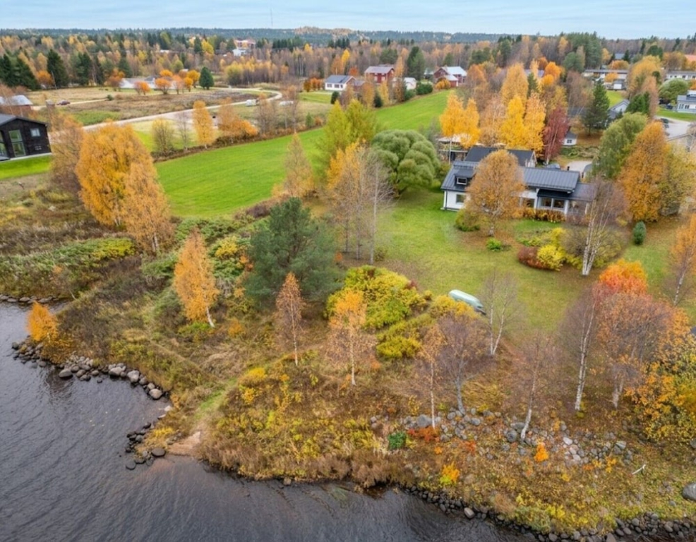 Cozy 3BR Riverside House with Sauna