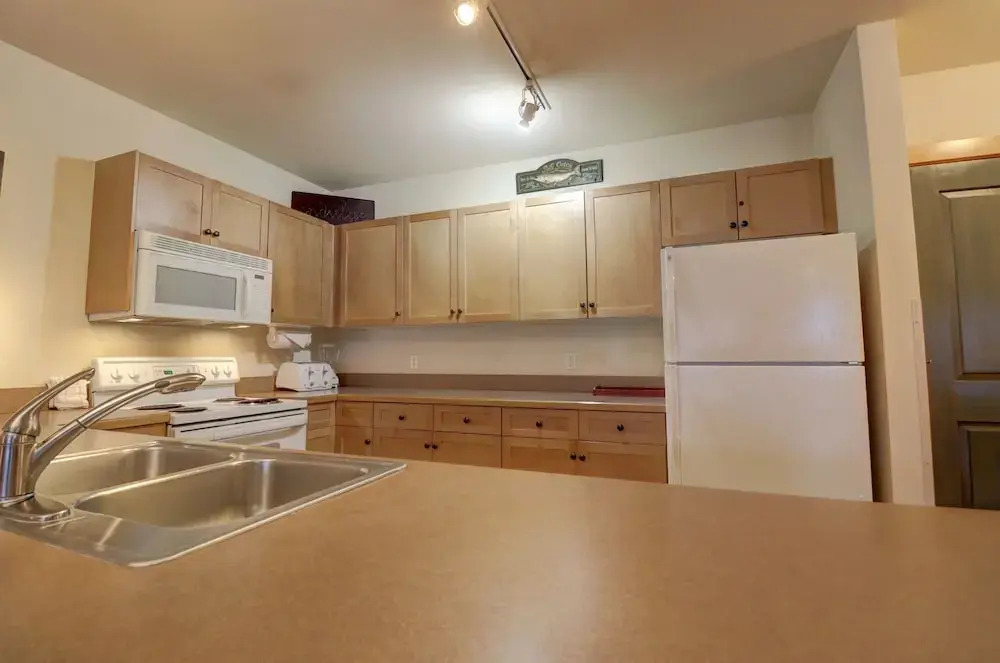Perfect Ski Condo Steps from the Super Bee & Golf Course - CS325 by Redawning