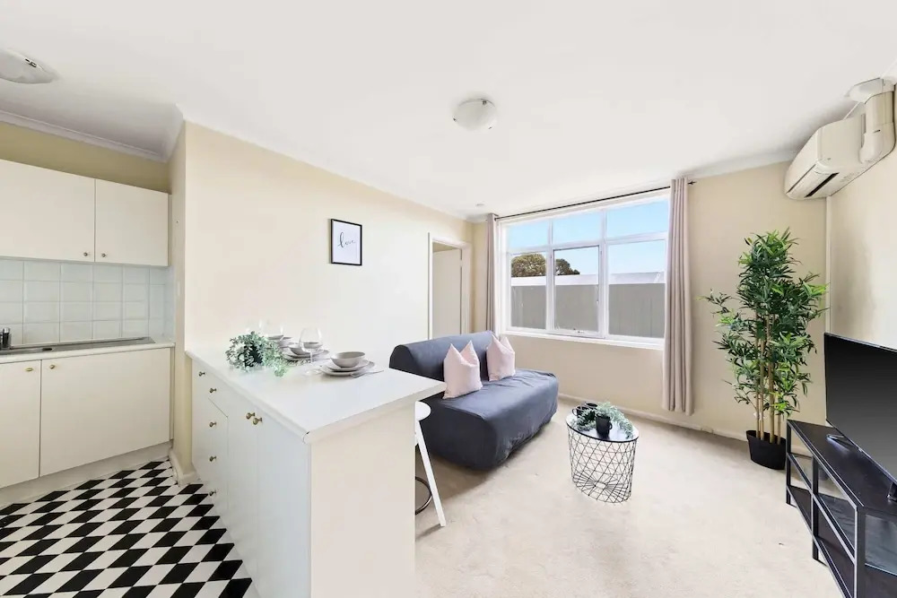 A Comfy & Cozy Apt in Clifton Hill, Free Parking