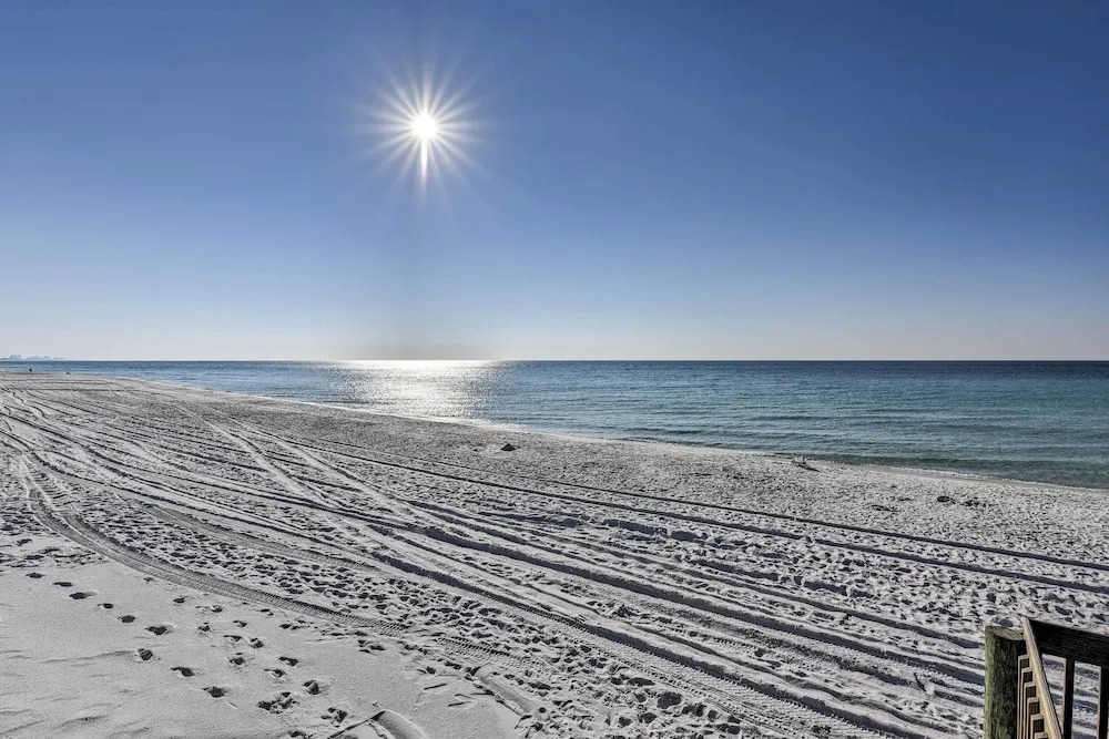 Destin Ground-level Condo w/ Private Beach Access