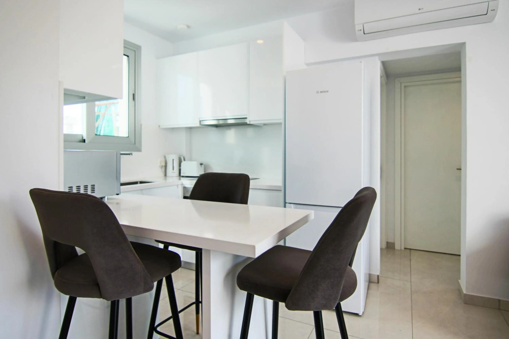 Phaedrus Living - Seaside Executive Flat Harbour 208