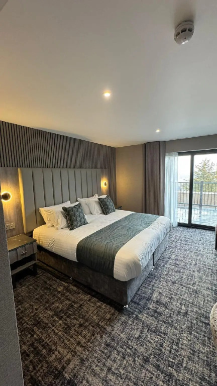 The Knowes Hotel & Restaurant