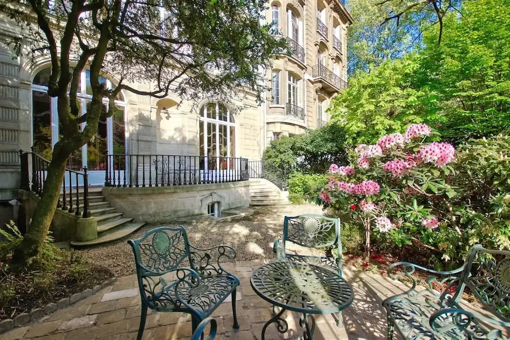 Luxury apartment - garden access Monceau