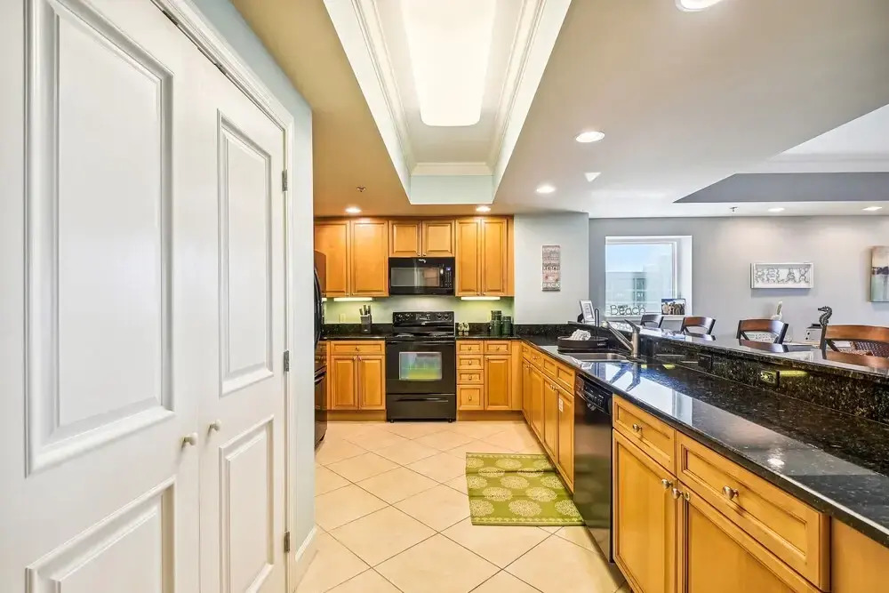 Harbor Landing 601b 3 Bedroom Condo by RedAwning