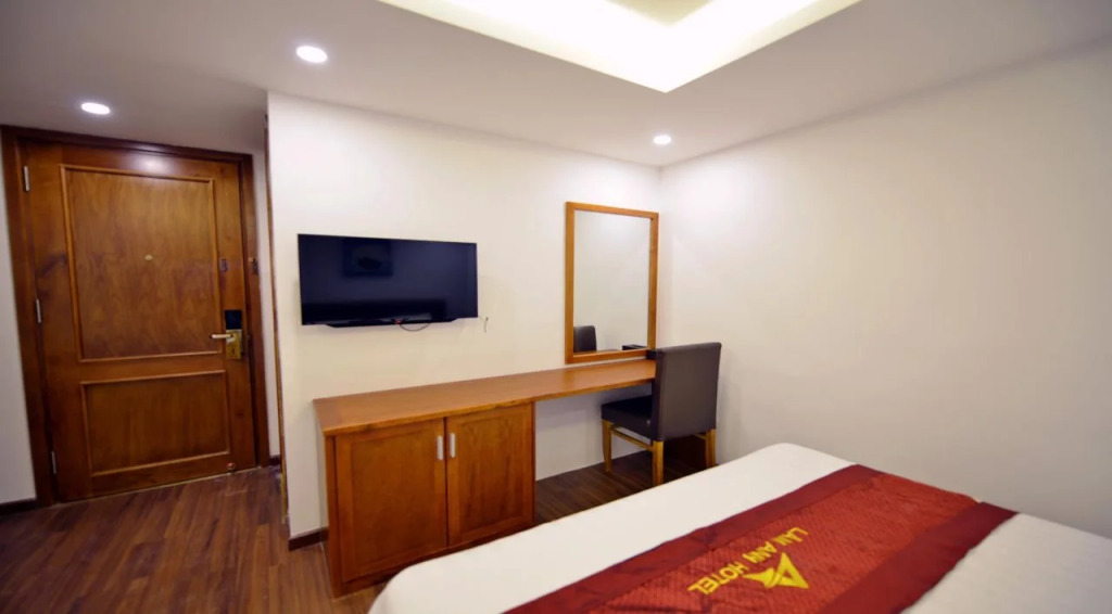 La Beach Hotel