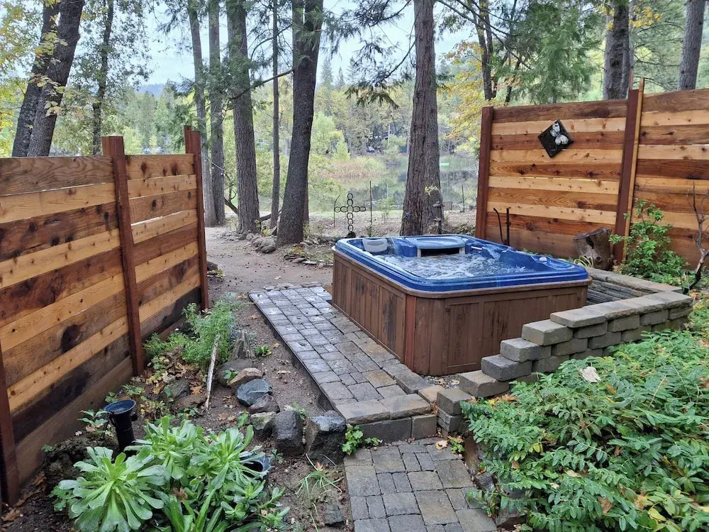 1BR Dog-friendly Lakefront Cabin w/ Canoes