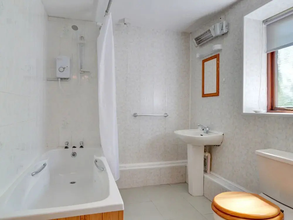 Centrally Located Home near Gardens & Castle of West Wales