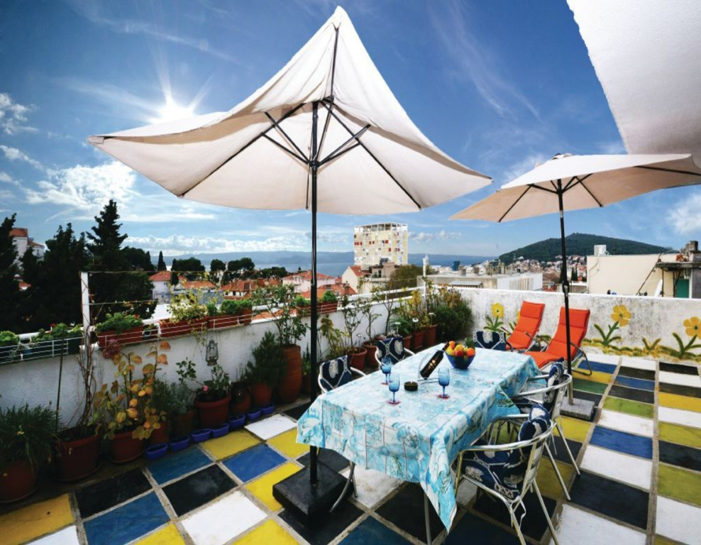 Apartment Zdrav - with big terrace: A1 Split, Riviera Split