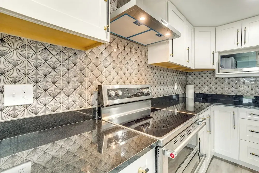 4 Mi to Gaylord Rockies: Modern Aurora Apartment