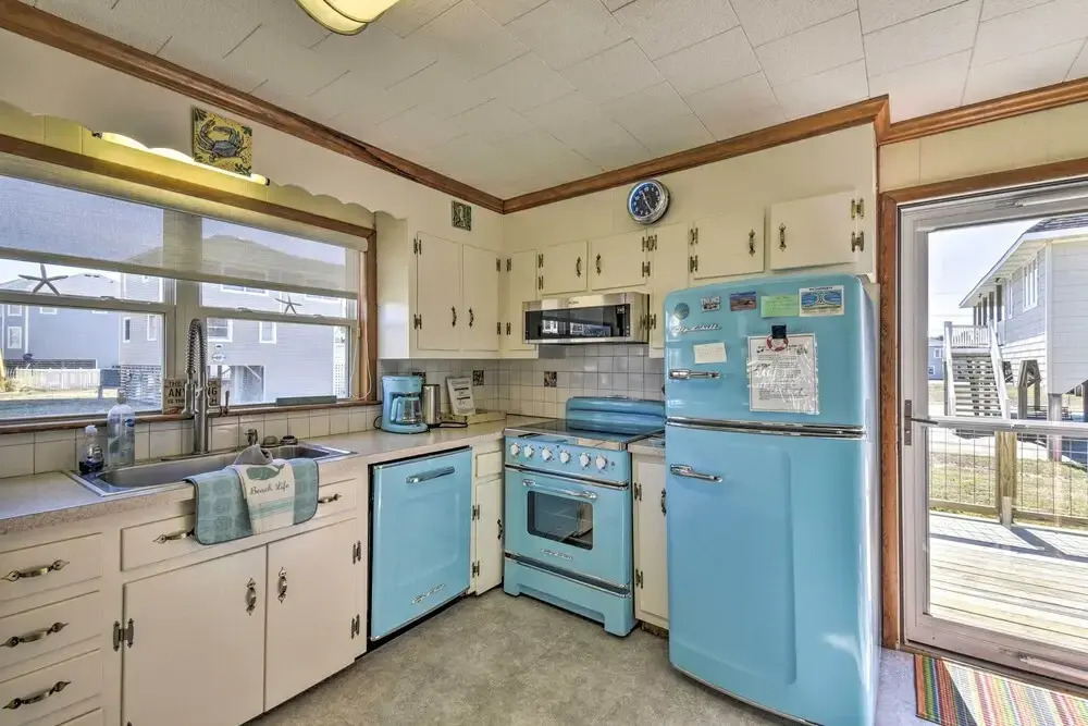 Nags Head Cottage: Screened Porch, Walk to Beach!