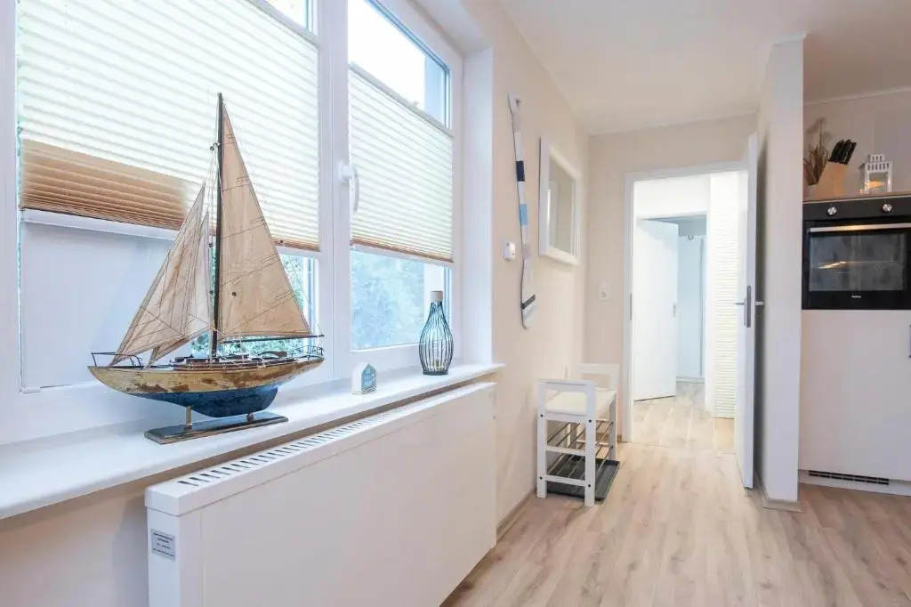 Wohnung 4, Leni