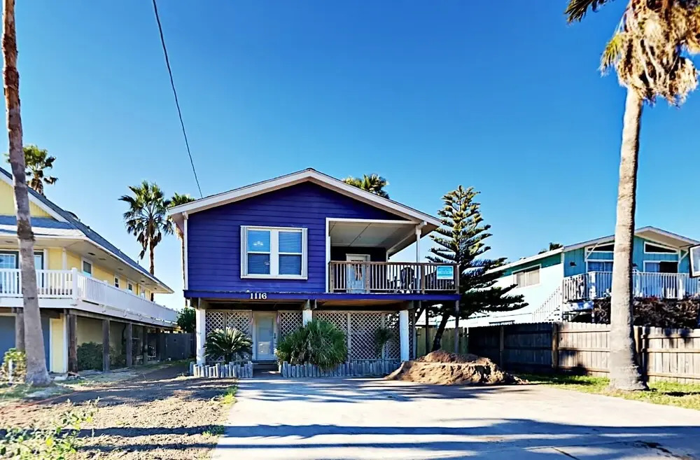 The Purple House - Four Bedroom Home