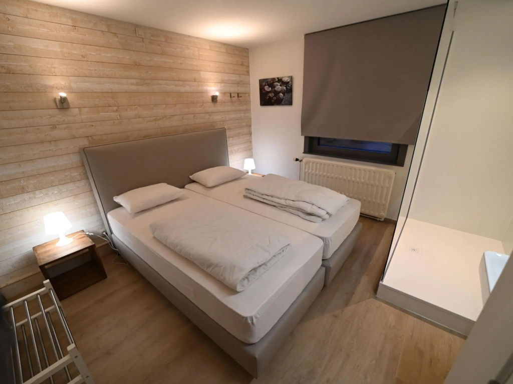 Lovely Holiday Home in Marche-en-Famenne with Hot Tub