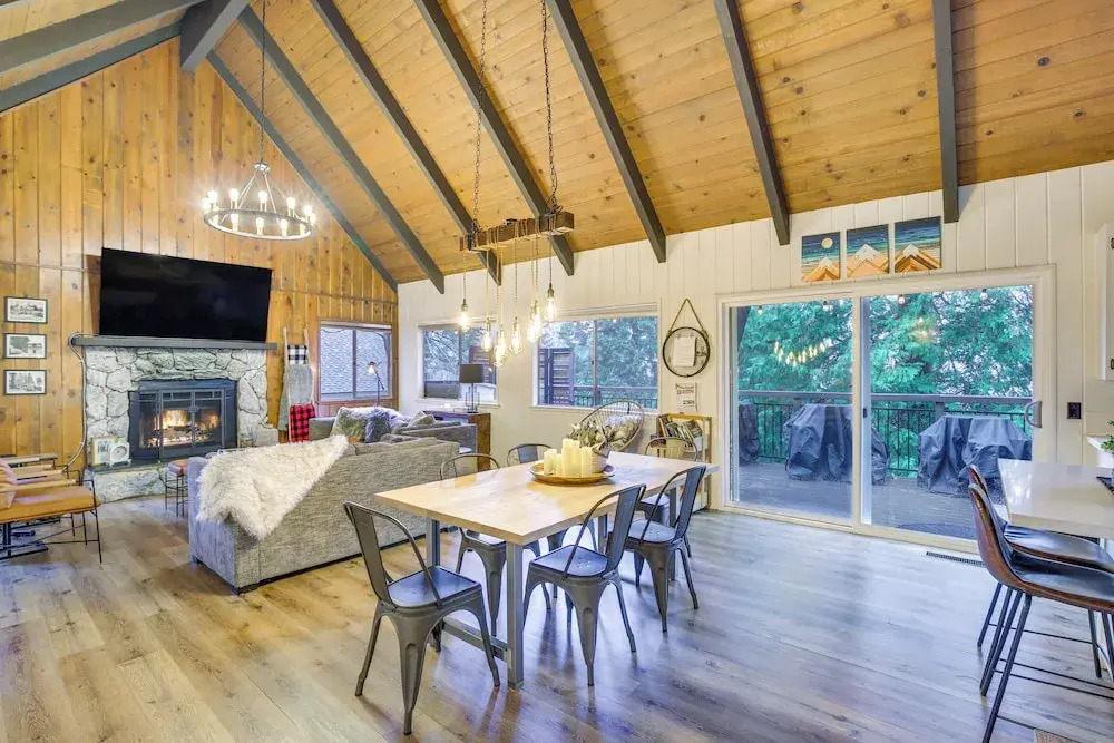 Cozy & Chic Lake Arrowhead Cabin w/ Deck