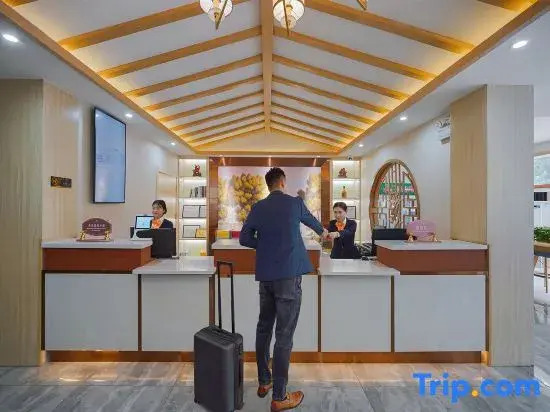 Vienna Classic Hotel (Qingdao Chengyang District Zhengyang Middle Road Subway Station)