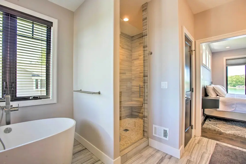 Sunroom + Hot Tub! Waterfront Silver Lake Home