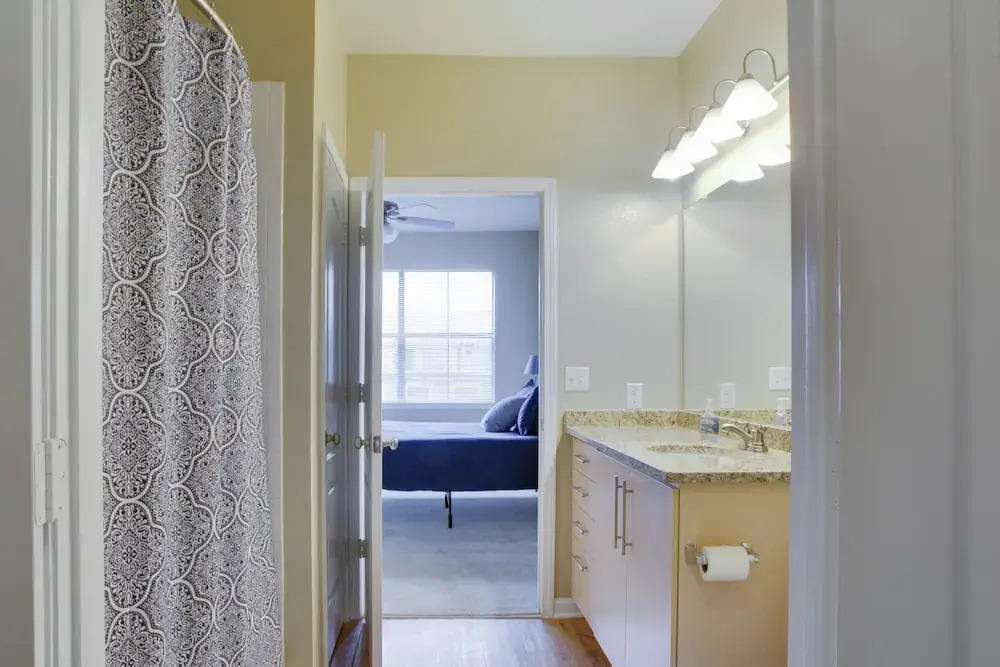 Southend 2 BR Apt near Stadium by Frontdesk