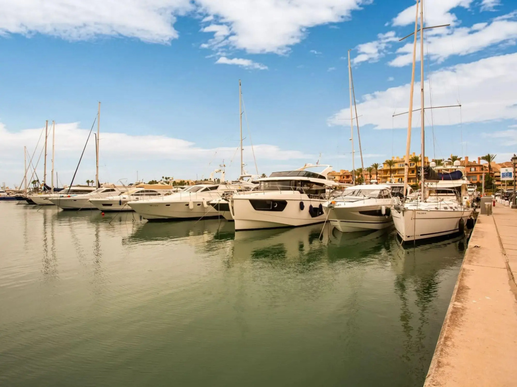 Pretty Apartment in San Roque near River