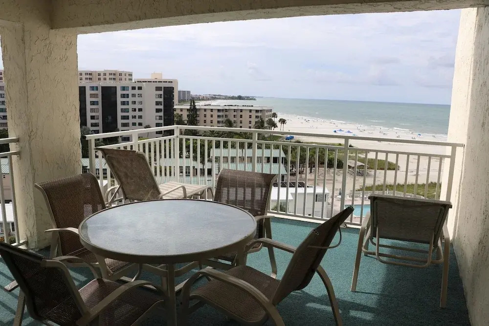 Jamaica Royale - 705 - 2 Br Condo