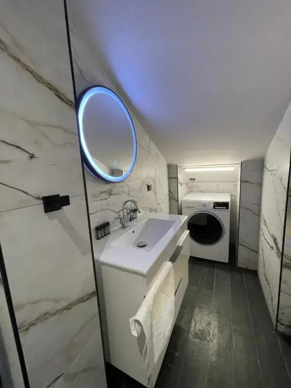 Agora Luxury Studios & Suites