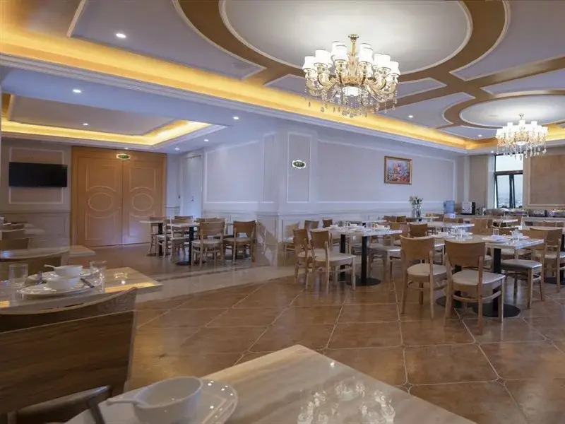 Vienna International Hotel (Fuzhou South Railway Station, Lulei Metro Station)