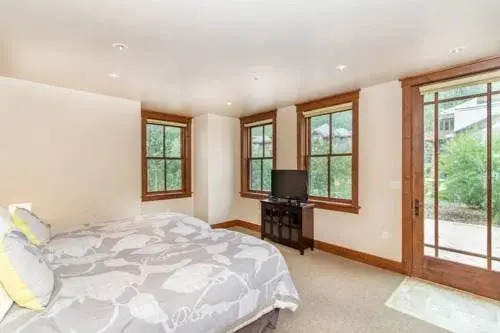 Ballard 202 North 2 Bedrooms 2 Bathrooms Condo