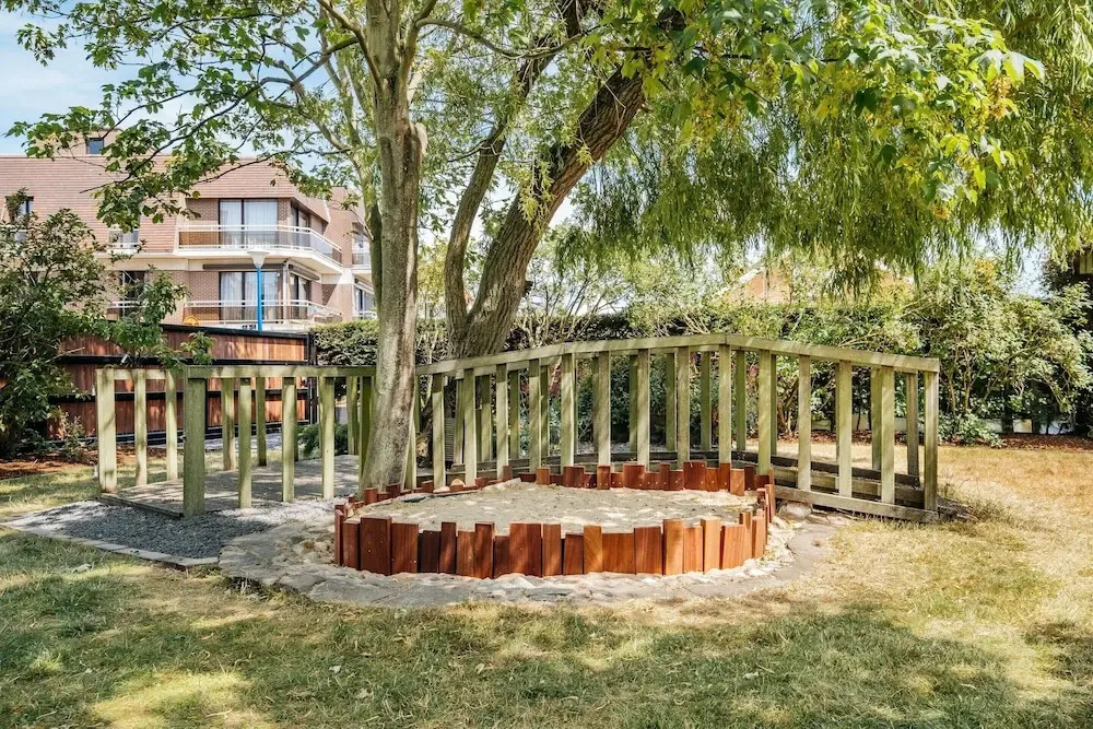 Villa in Koksijde with Sunny Garden