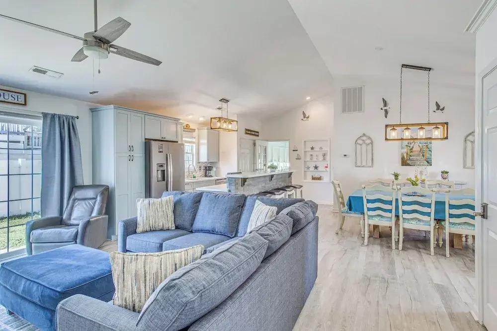 Private Yard, Patio and Grill Surfside Beach Home!
