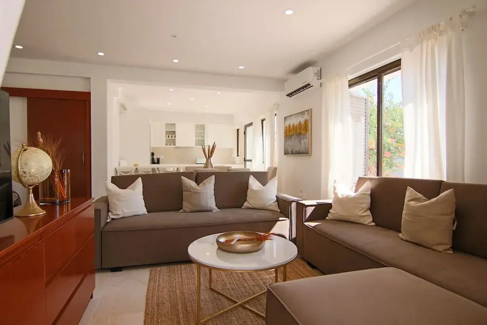 Phaedrus Living City Flat Androcleous