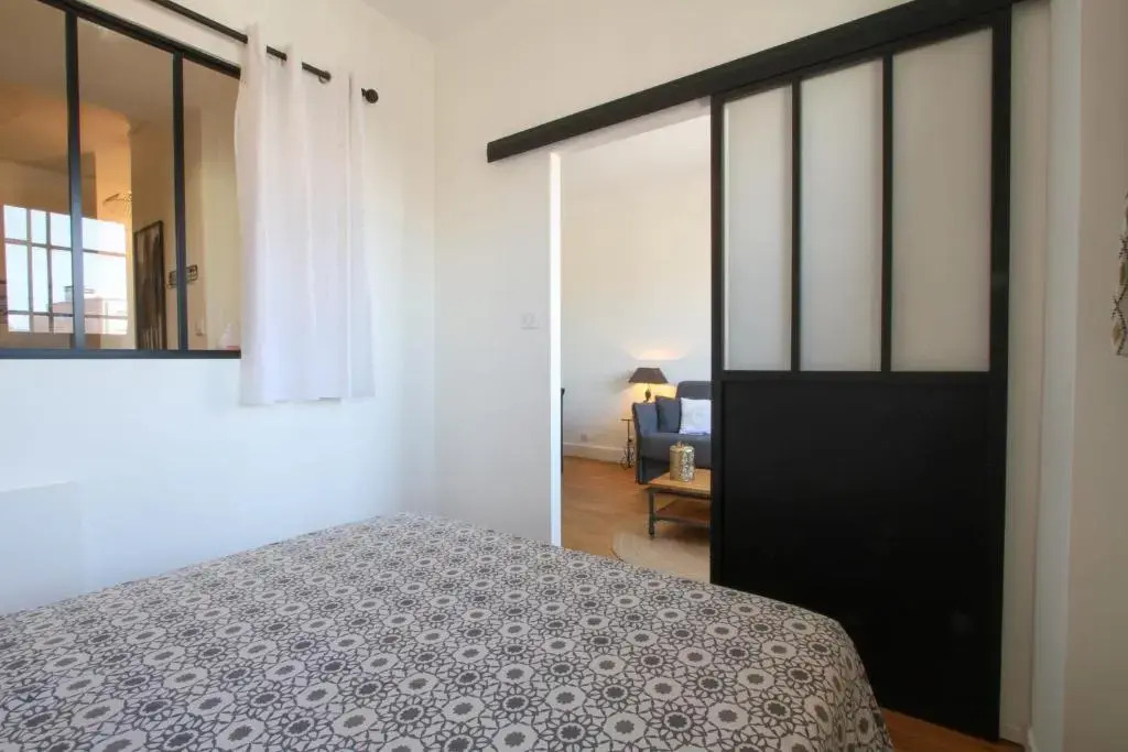 Pretty 2 rooms in the city center